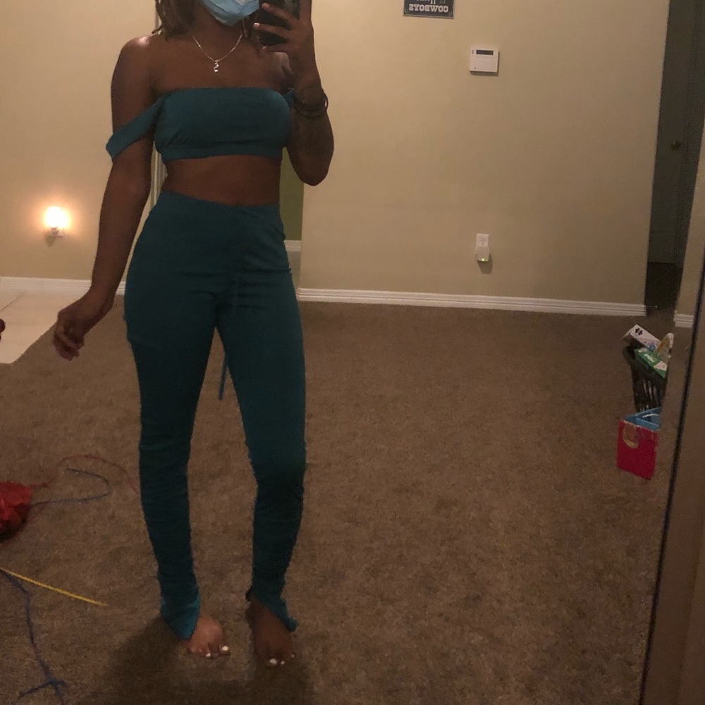 Two piece set - Picture 4 of 8